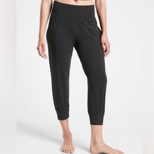 NWT- Athleta Black Salutation Crop Jogger, Small Petite & Small, Extra Small